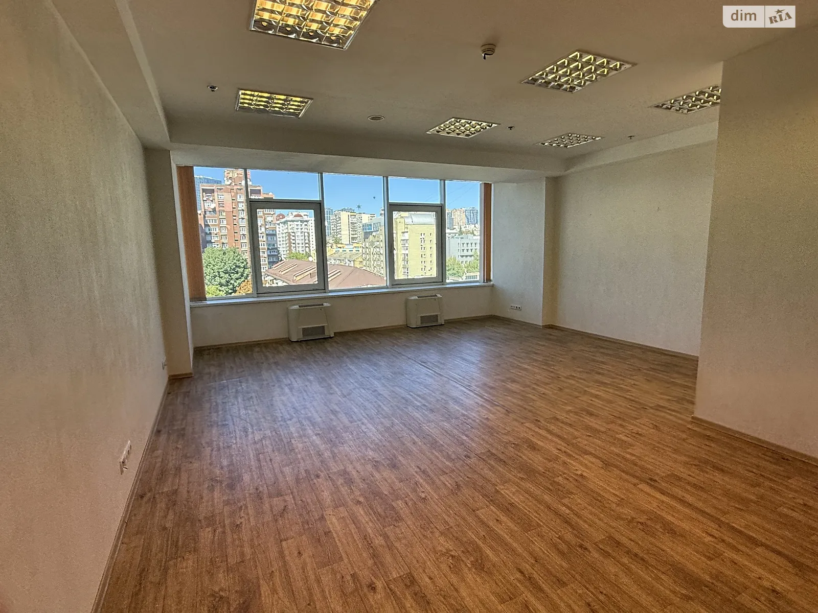 Сдается в аренду офис 165 кв. м в бизнес-центре, цена: 110000 грн - фото 1