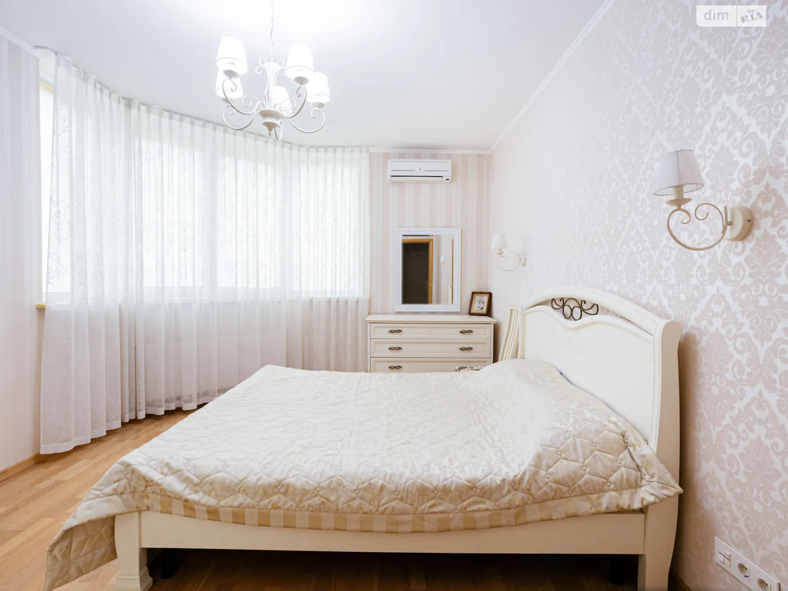 Продается 2-комнатная квартира 75.2 кв. м в Броварах, ул. Симоненко, 2А - фото 1