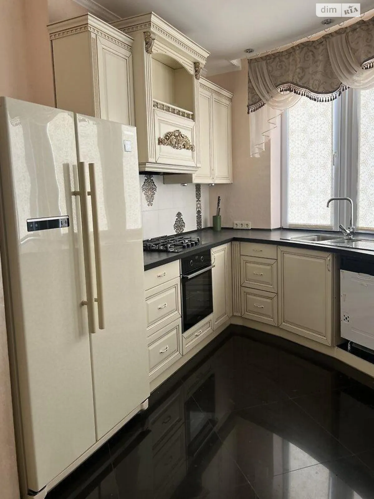 Продается 5-комнатная квартира 121 кв. м в Ужгороде, ул. Богомольца, 22 - фото 1