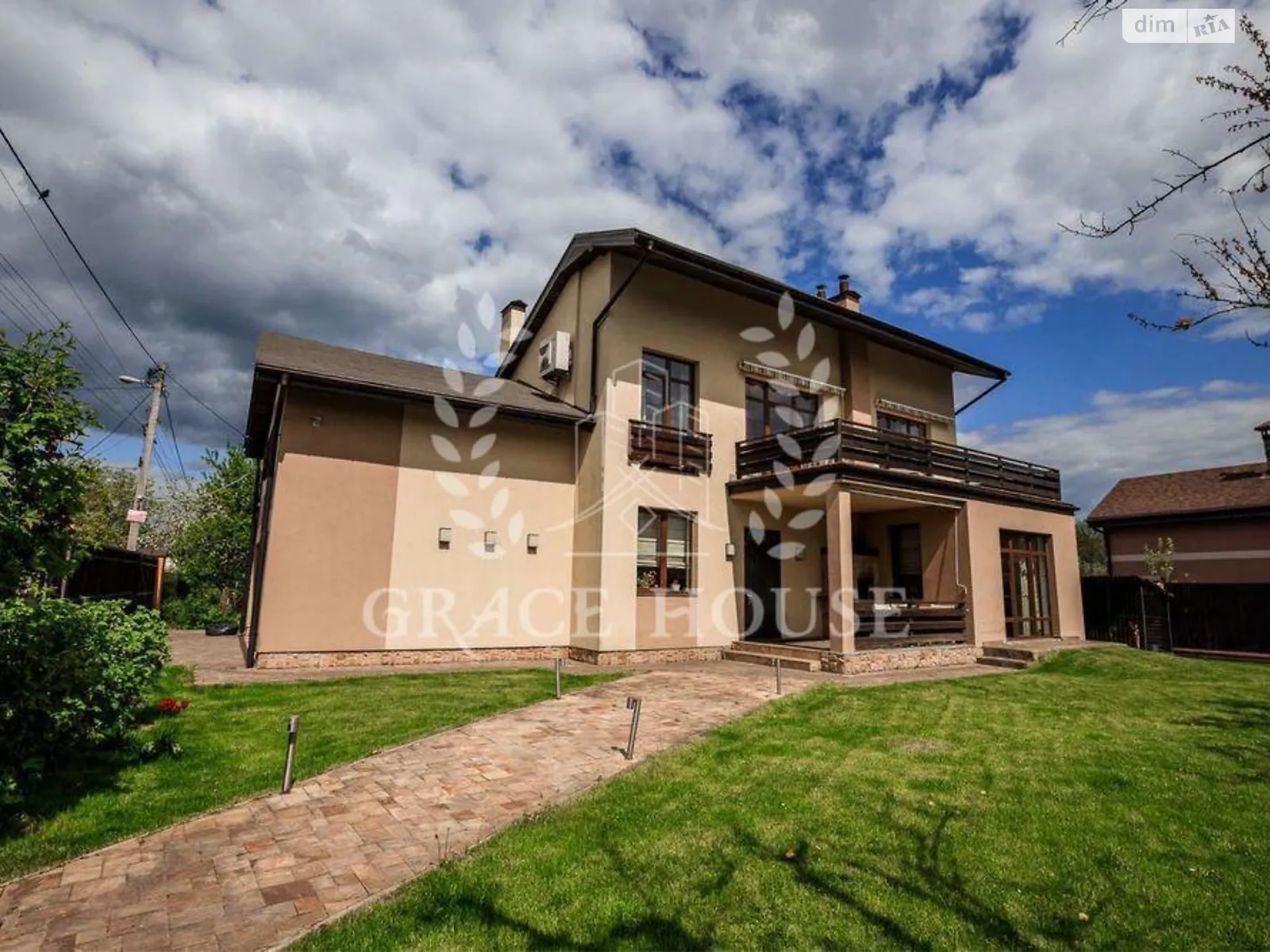 Продается дом на 3 этажа 330 кв. м с камином, цена: 375000 $ - фото 1