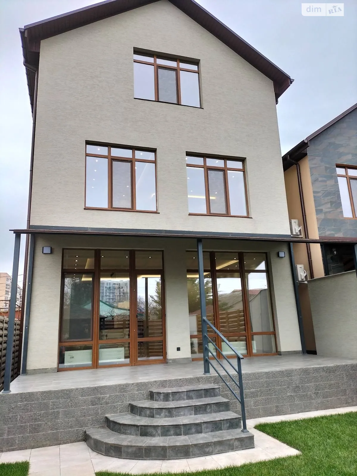 Продается дом на 2 этажа 227.7 кв. м с подвалом, цена: 299000 $ - фото 1