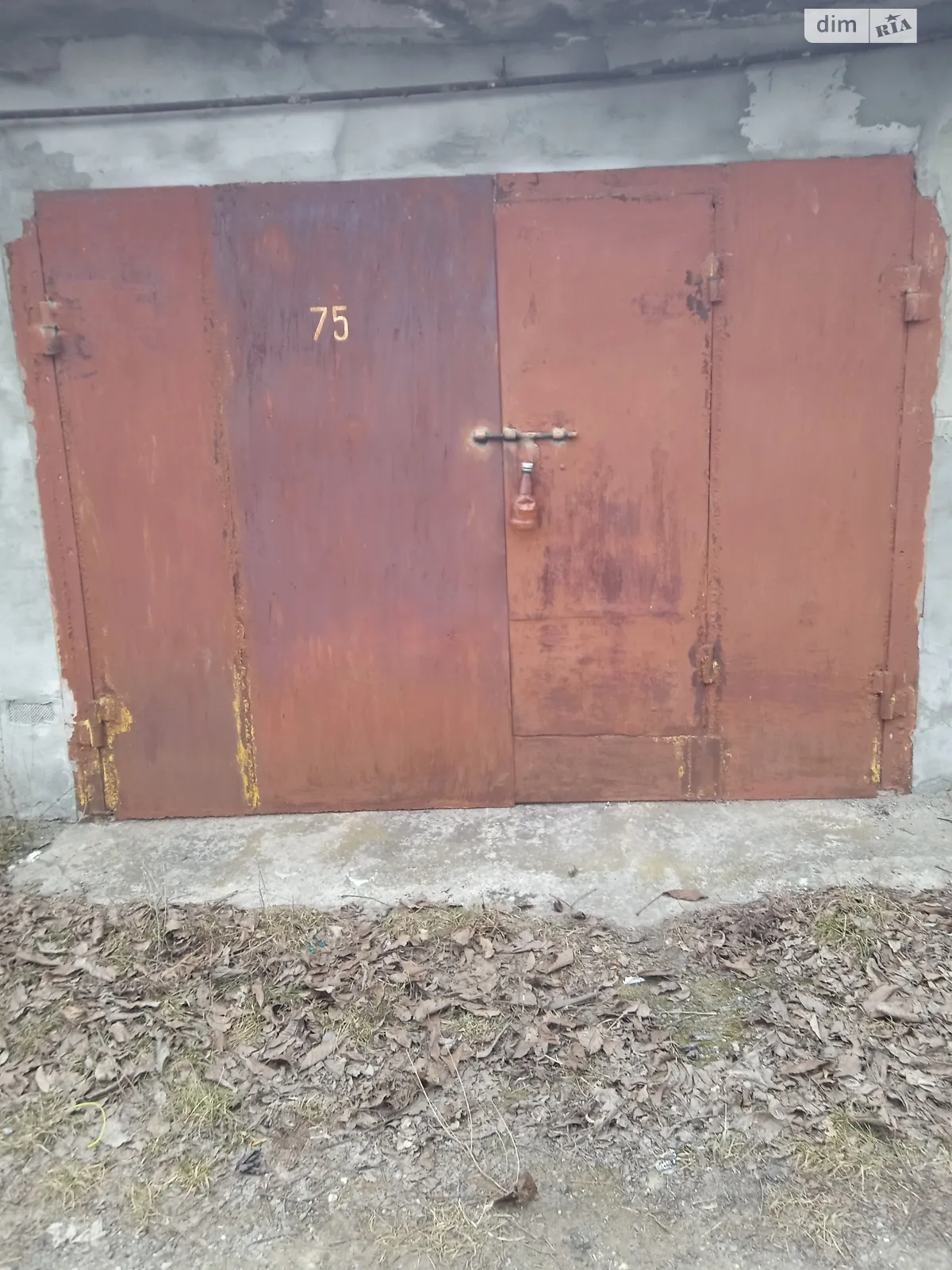 Продается место в гаражном кооперативе под легковое авто на 18 кв. м, цена: 4000 $ - фото 1