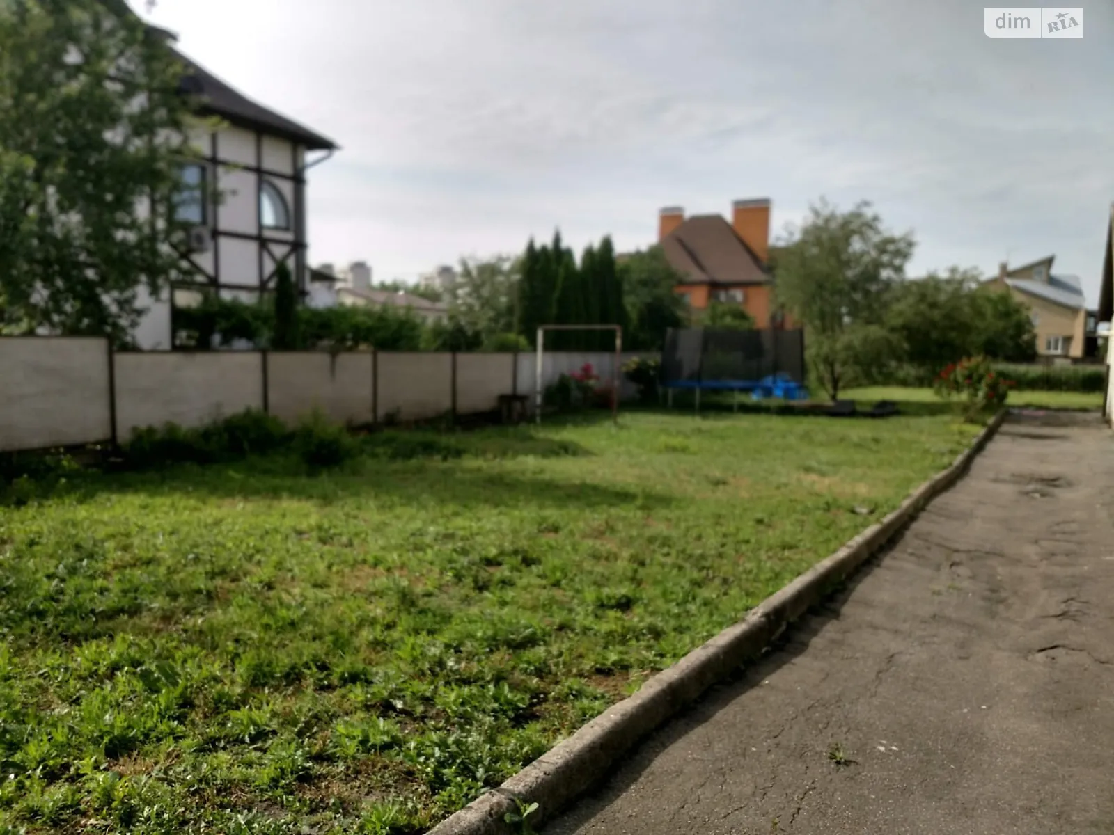 Продается дом на 2 этажа 297.6 кв. м с садом, цена: 115000 $ - фото 1