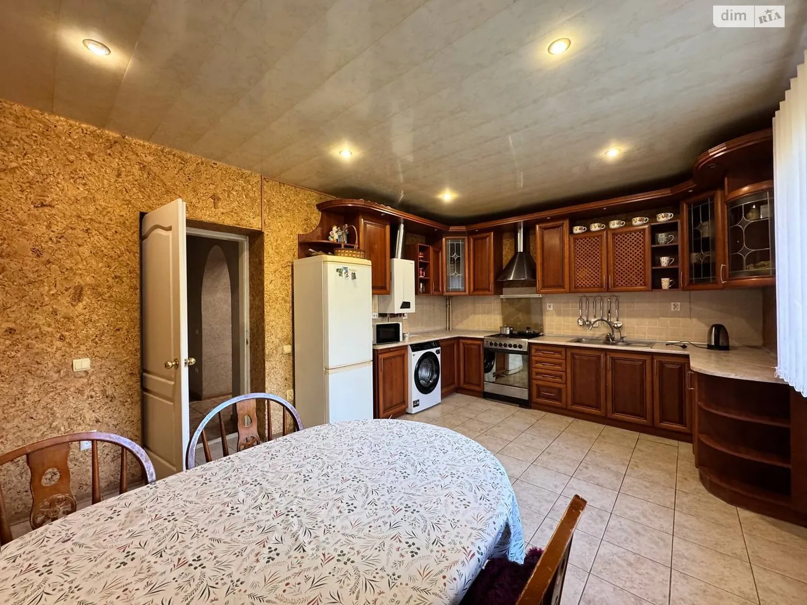 Сдается в аренду дом на 2 этажа 160 кв. м с участком, цена: 800 $ - фото 1