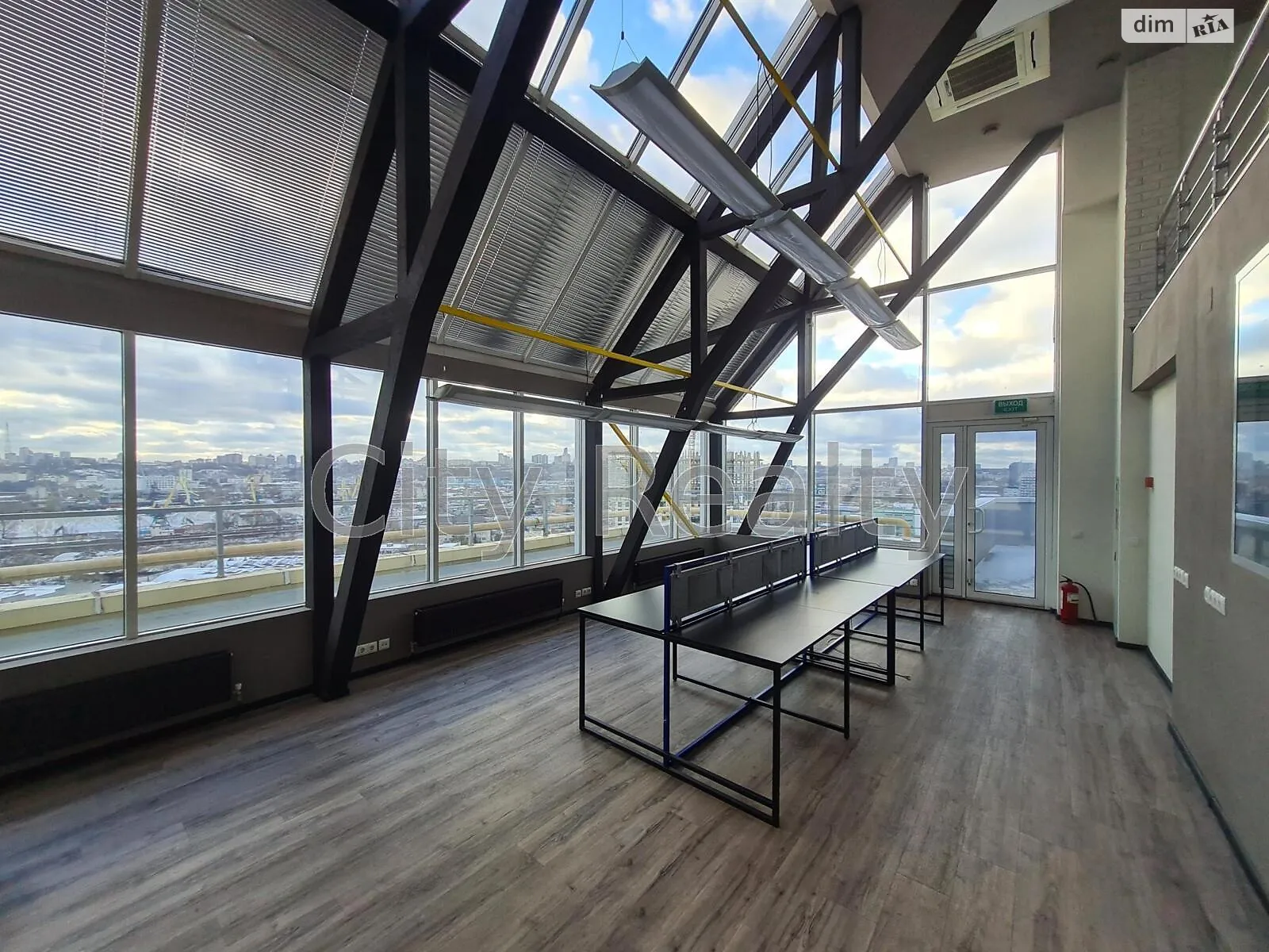 Сдается в аренду офис 294.1 кв. м в бизнес-центре, цена: 4411 $ - фото 1