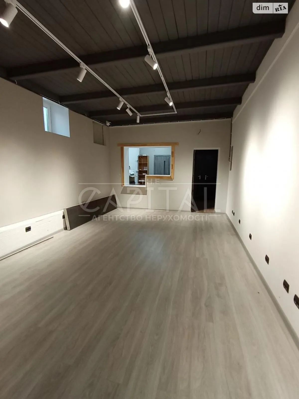 Сдается в аренду офис 55 кв. м в бизнес-центре, цена: 1000 $ - фото 1