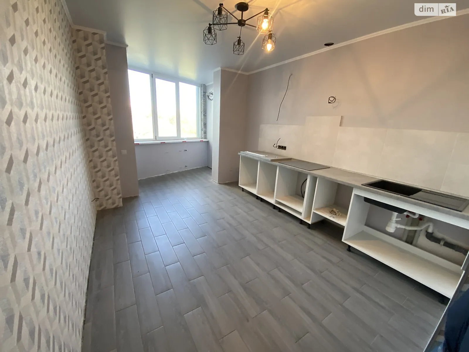 Продається 3-кімнатна квартира 97 кв. м у Чорноморську, вул. Парусна - фото 1