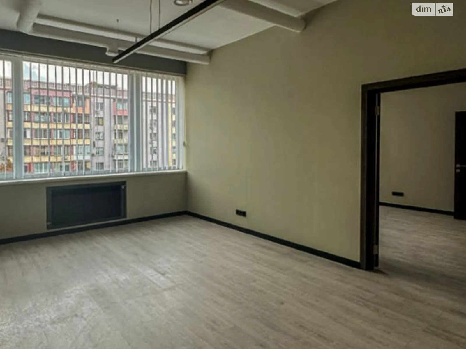 Сдается в аренду офис 85 кв. м в бизнес-центре, цена: 2500 $ - фото 1