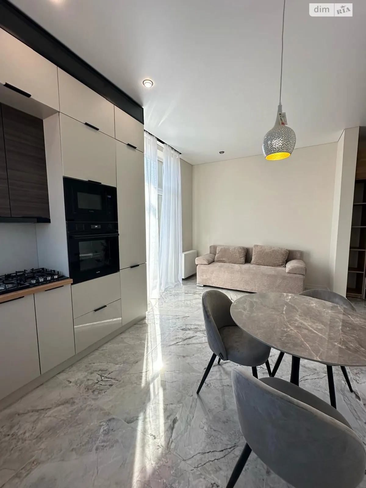 Продается 1-комнатная квартира 55 кв. м в Ужгороде, ул. Иштвана Сечени - фото 1