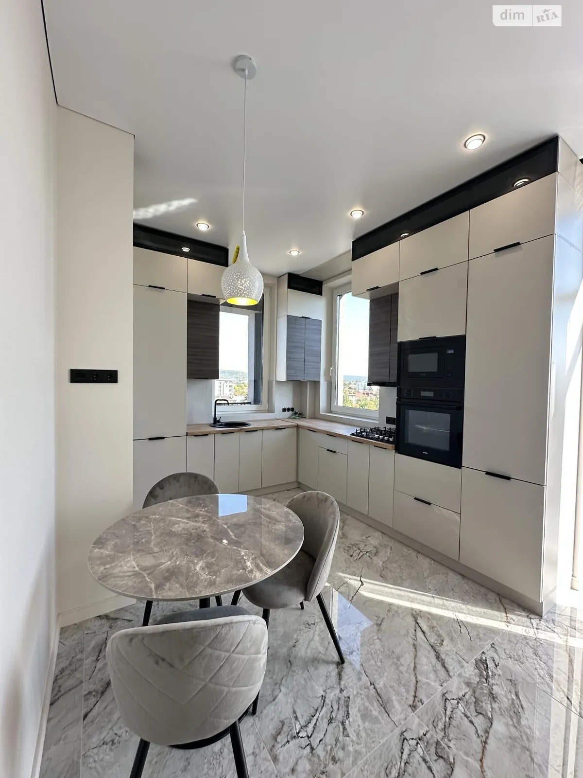 Продается 1-комнатная квартира 55.7 кв. м в Ужгороде, цена: 97000 $ - фото 1