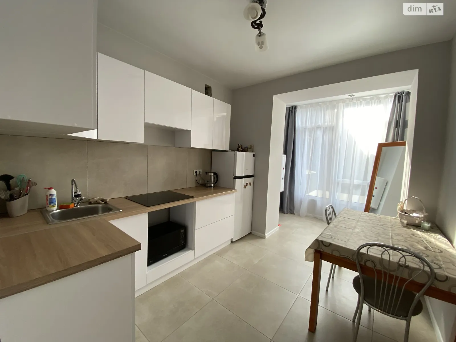 Сдается в аренду 1-комнатная квартира 46.8 кв. м в Ивано-Франковске, ул. Волошина Августина, 2А - фото 1