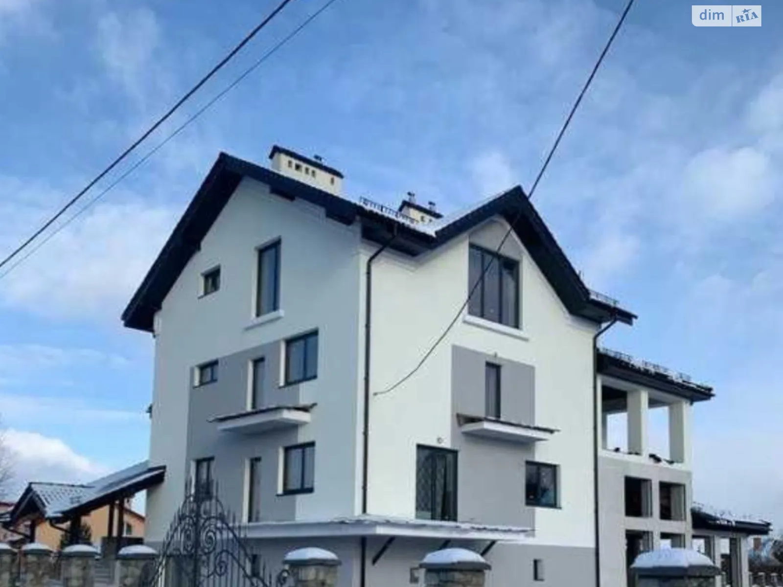 Продается дом на 3 этажа 520.3 кв. м с террасой, цена: 240000 $ - фото 1