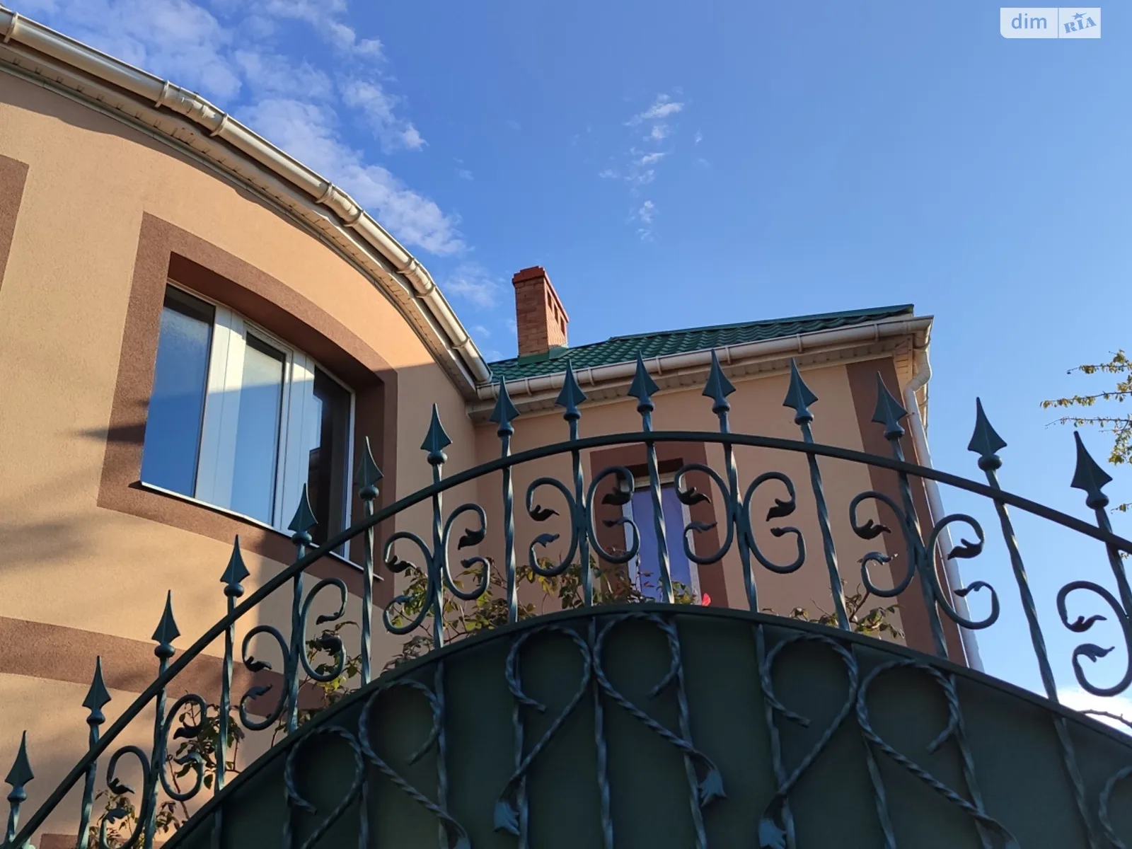 Продается дом на 2 этажа 172 кв. м с садом, цена: 235000 $ - фото 1
