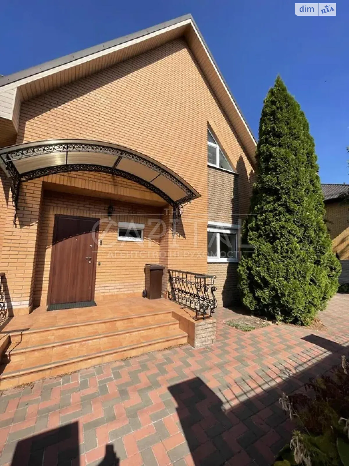 Сдается в аренду дом на 2 этажа 198 кв. м с балконом, цена: 1700 $ - фото 1