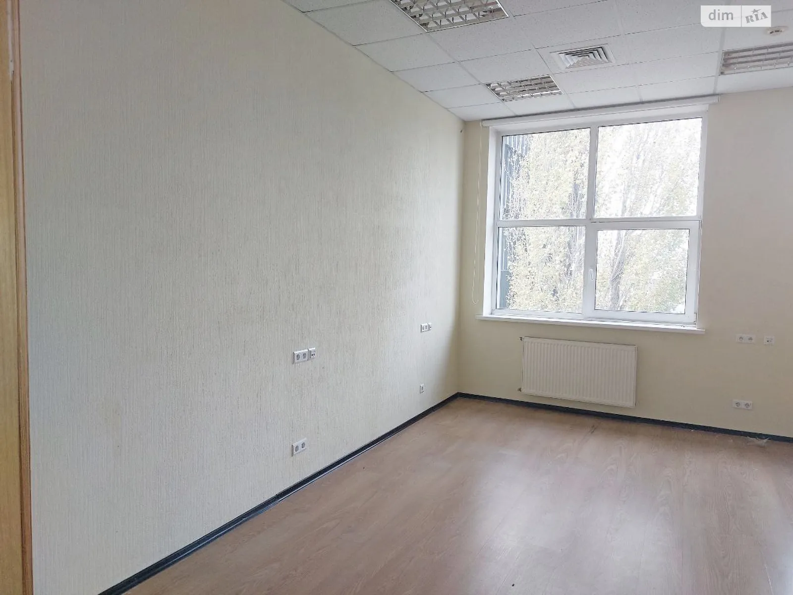 Сдается в аренду офис 46.2 кв. м в бизнес-центре, цена: 12480 грн - фото 1