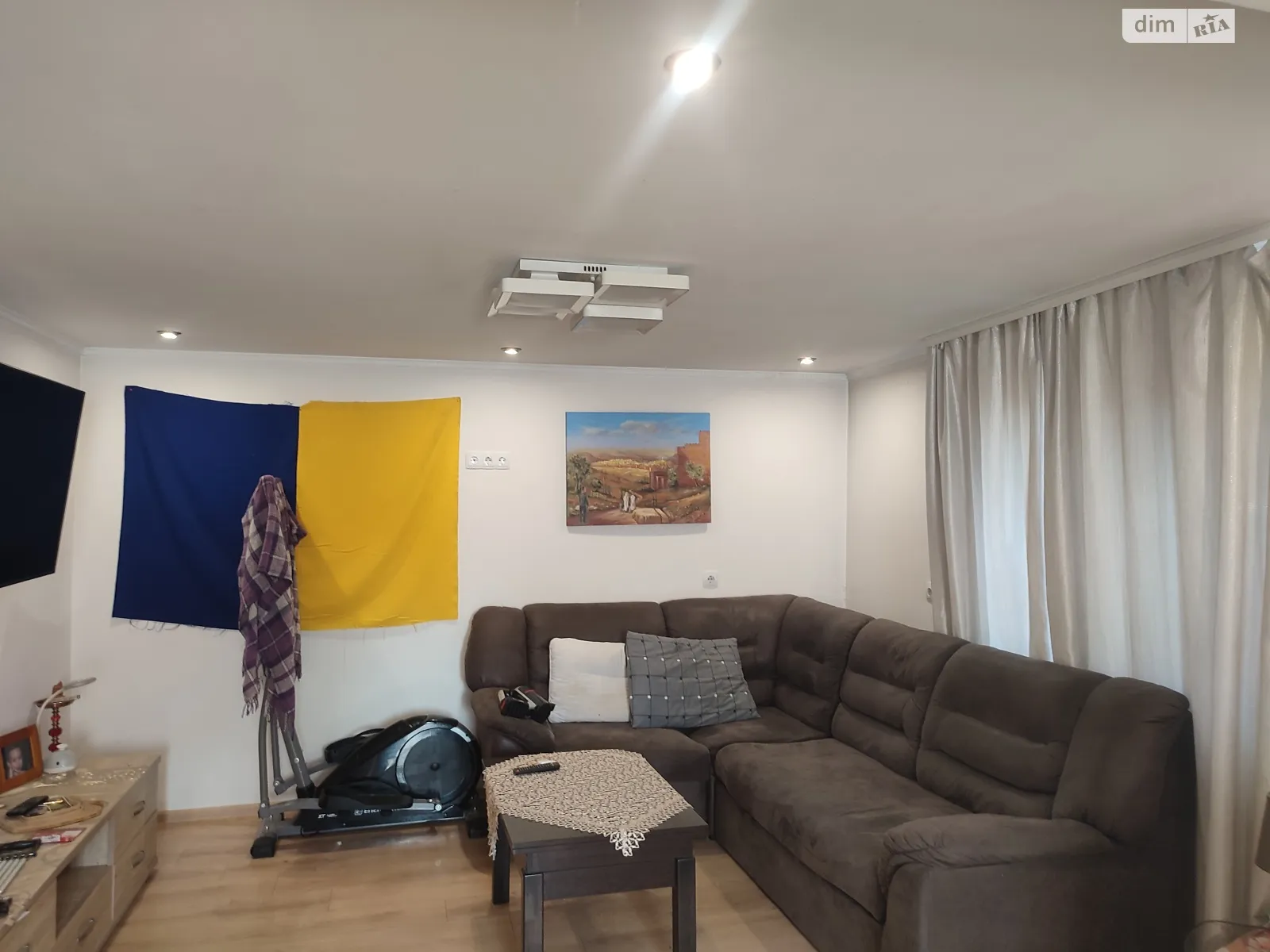 Продается дом на 2 этажа 330 кв. м с садом, цена: 410000 $ - фото 1