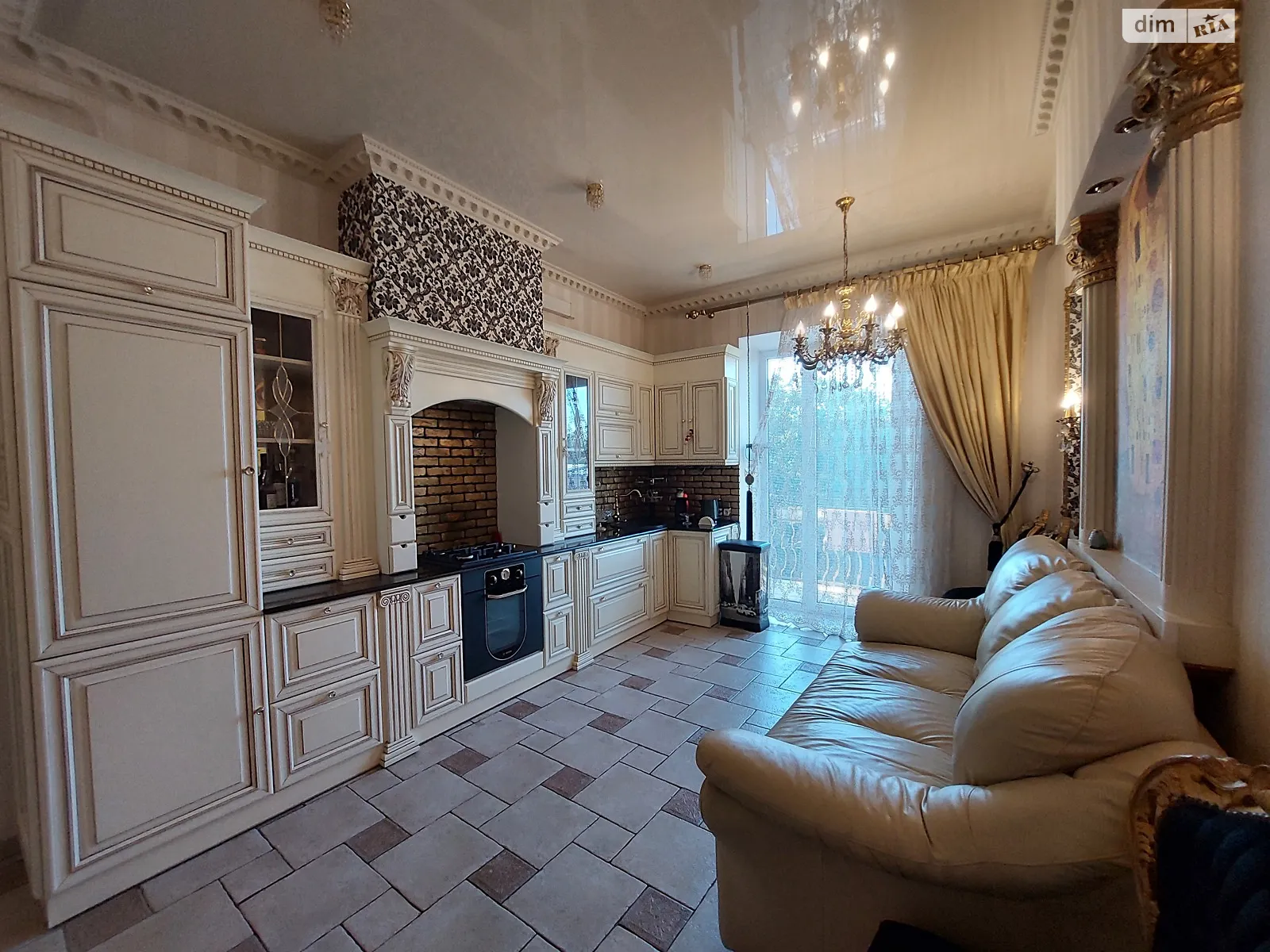 Продается 2-комнатная квартира 53.3 кв. м в Дрогобыче, ул. Адама Мицкевича - фото 1