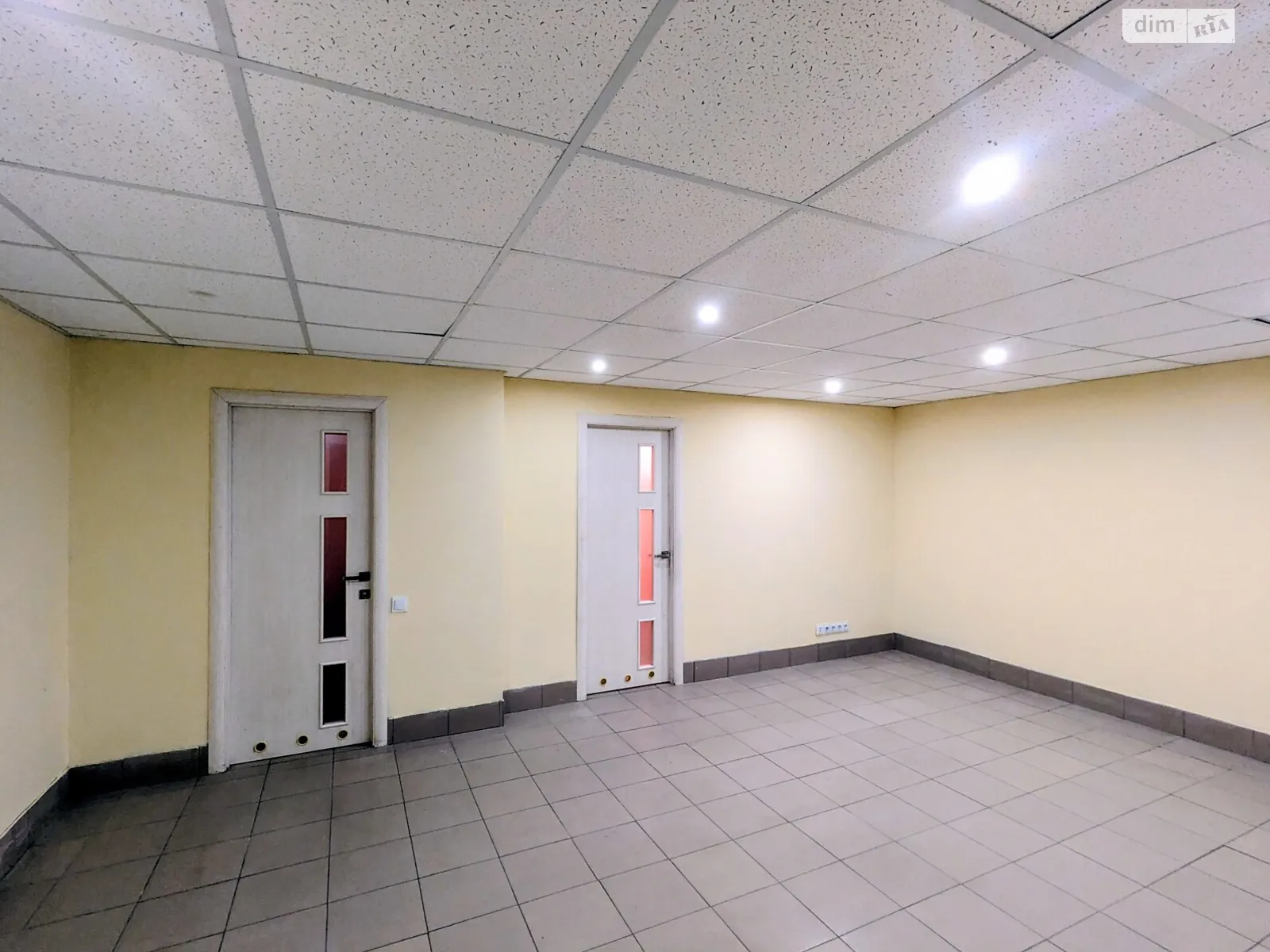 Продается помещения свободного назначения 33.9 кв. м в 6-этажном здании, цена: 22000 $ - фото 1