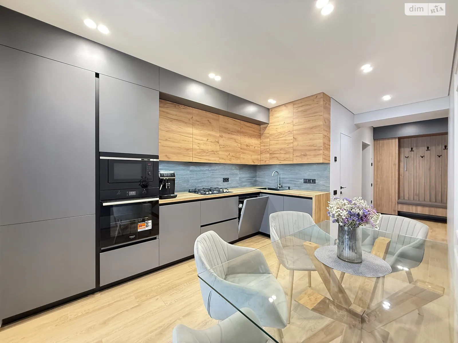 Продается 3-комнатная квартира 92 кв. м в Ровно, ул. Студенческая, 32 - фото 1