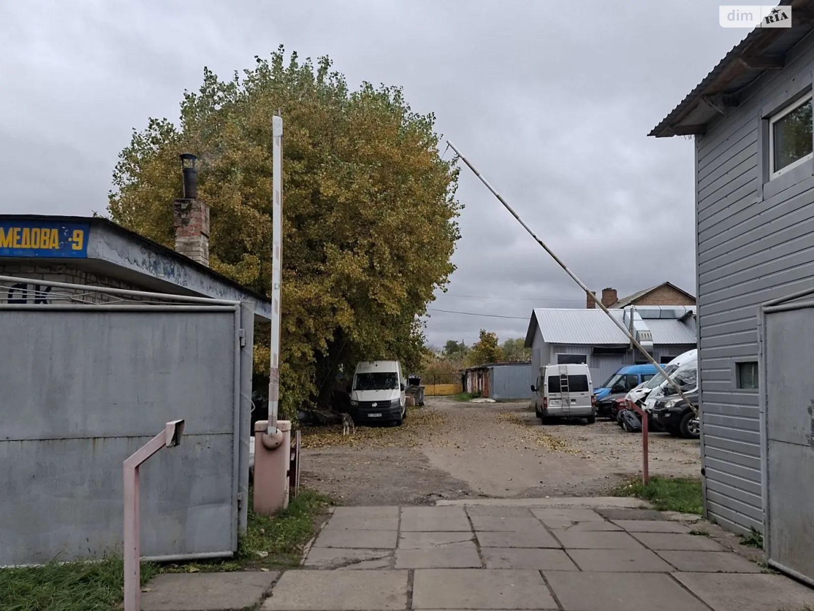 Продается место в гаражном кооперативе под легковое авто на 32.1 кв. м, цена: 4500 $ - фото 1