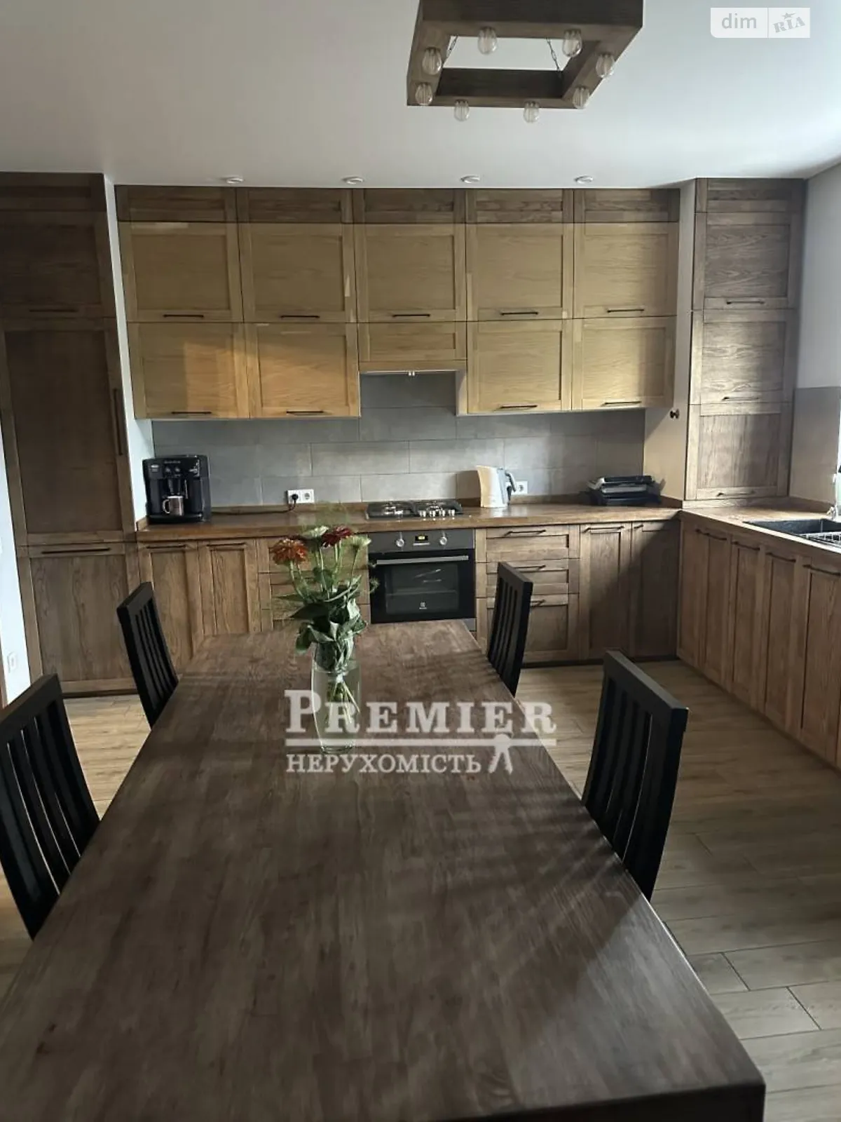Продается дом на 2 этажа 150 кв. м с подвалом, цена: 157000 $ - фото 1