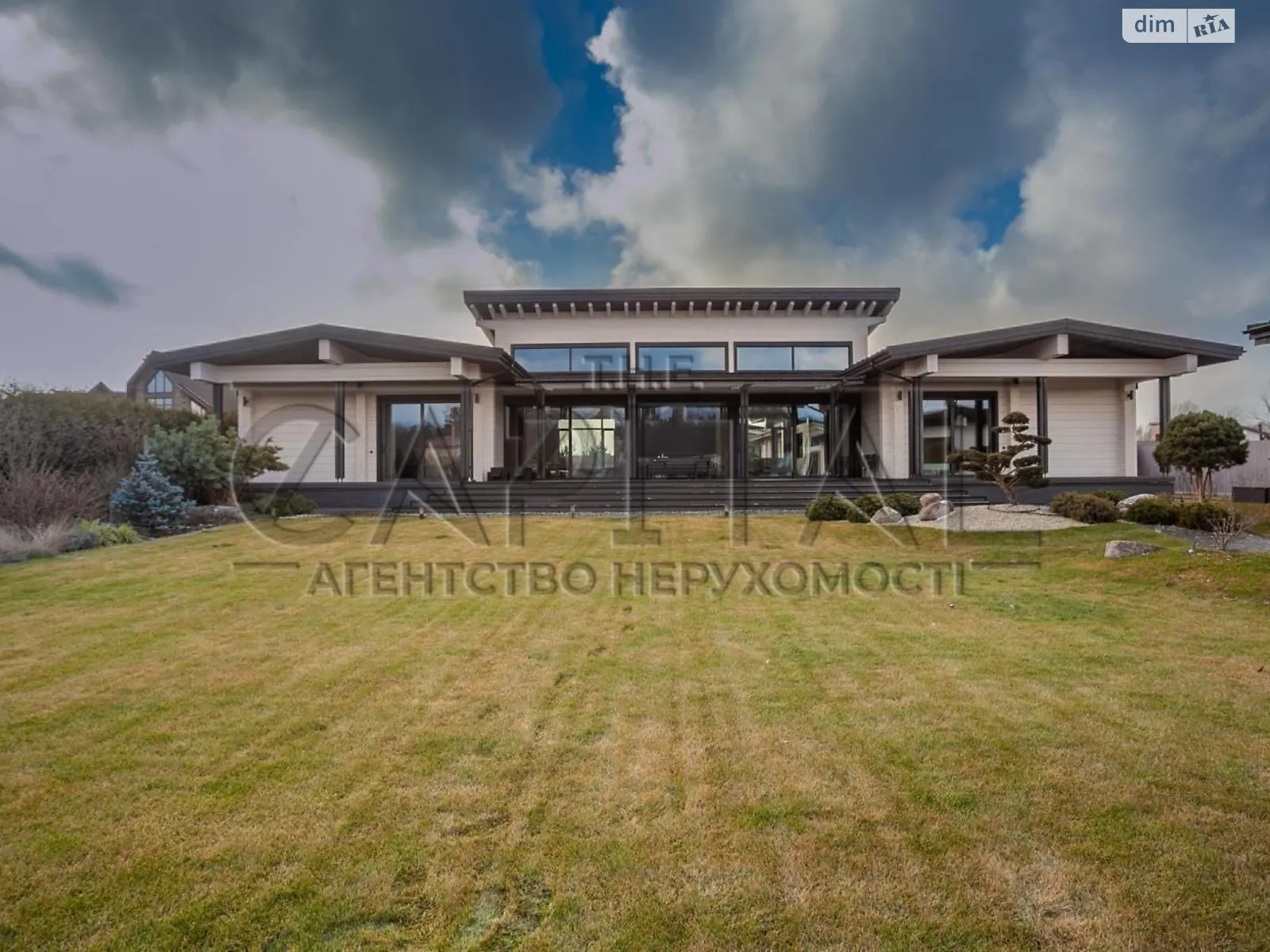 Продается одноэтажный дом 700 кв. м с балконом, цена: 1550000 $ - фото 1