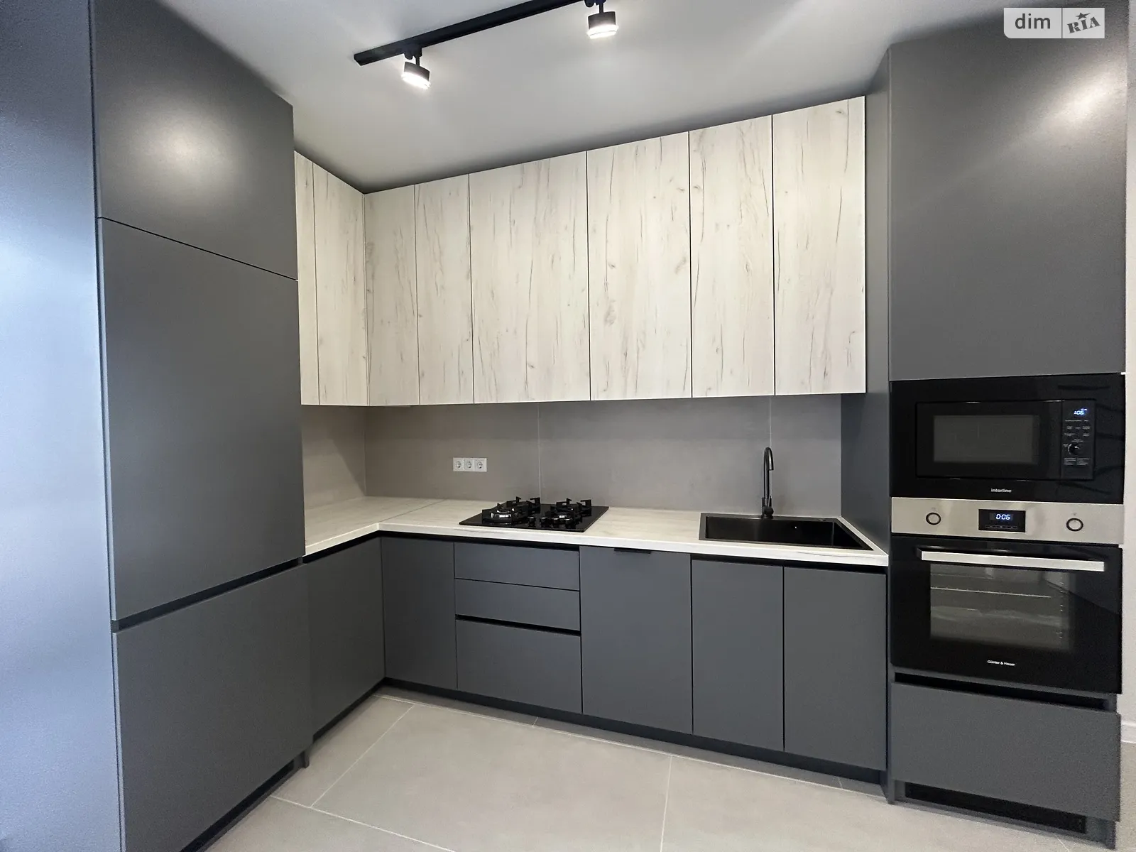 Продається 2-кімнатна квартира 71.1 кв. м у Івано-Франківську, вул. Княгинин - фото 1