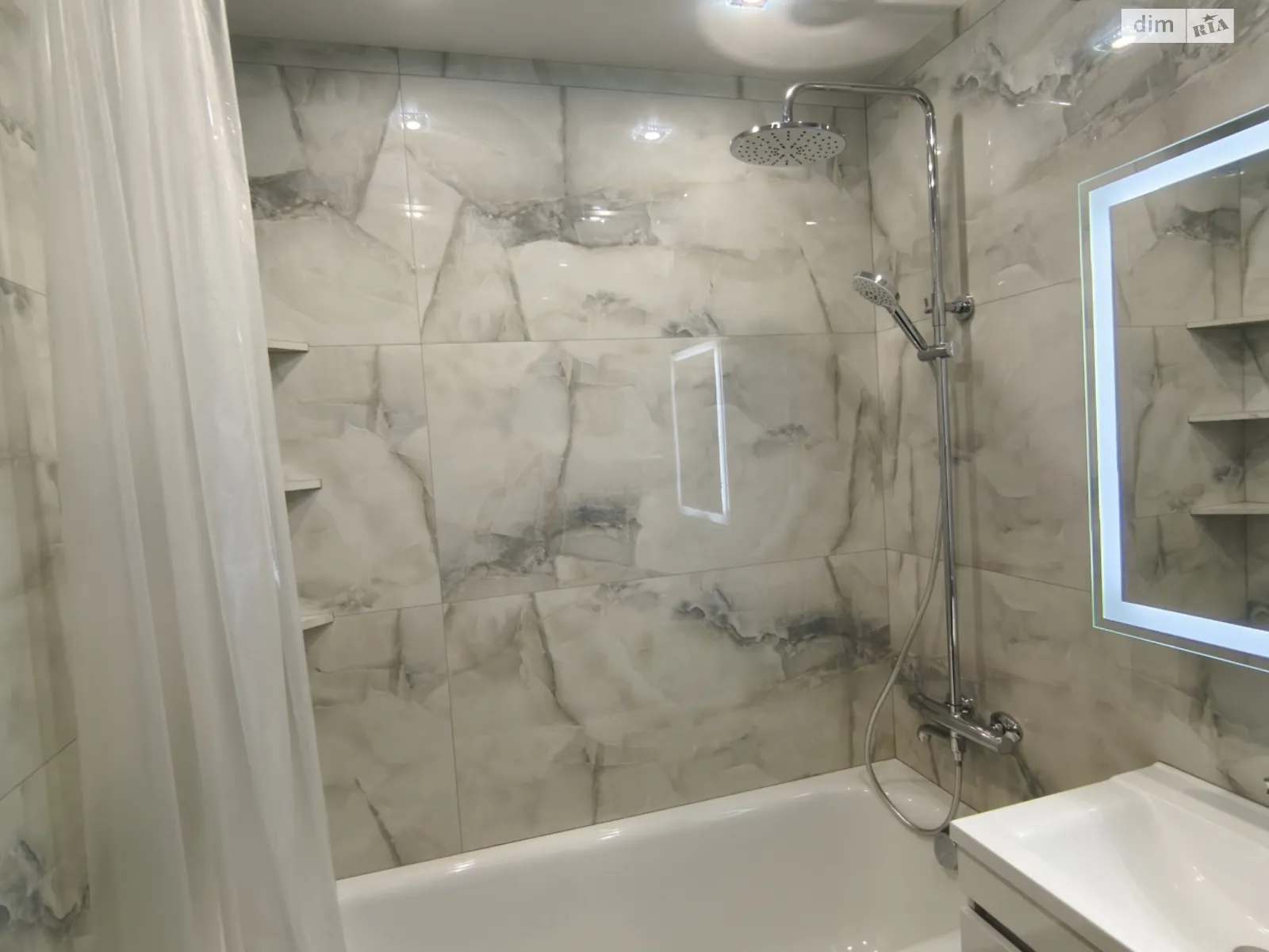 Сдается в аренду 4-комнатная квартира 81.56 кв. м в Киеве, ул. Прилужная, 14 - фото 1