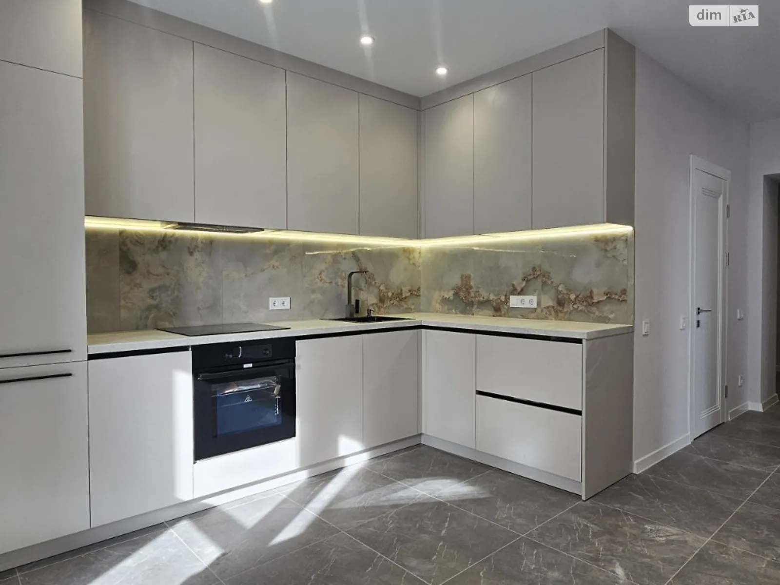 Продается 2-комнатная квартира 56 кв. м в Харькове, ул. Заливная, 10 - фото 1