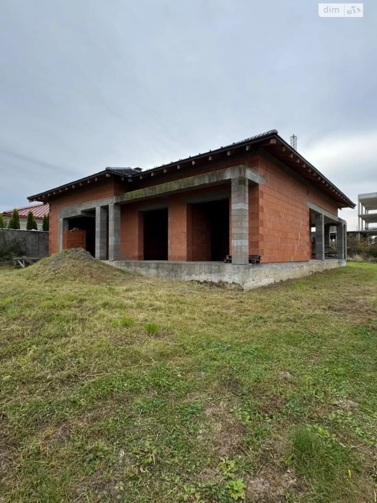 Продается одноэтажный дом 164 кв. м с гаражом, цена: 165000 $ - фото 1