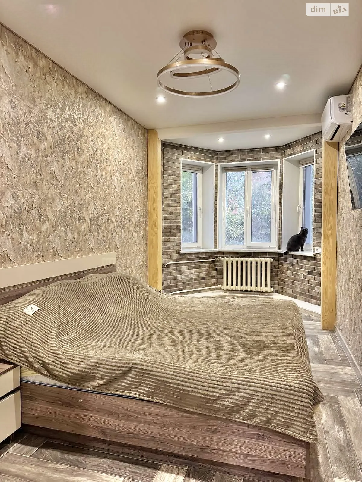 Продается 3-комнатная квартира 77.1 кв. м в Кривом Роге, ул. Мартина Шимановского(Коммунистическая) - фото 1