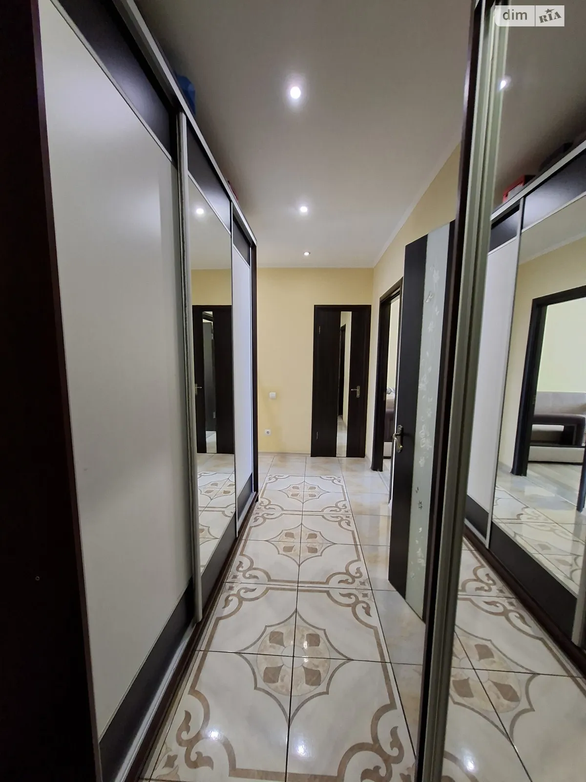 Продается 2-комнатная квартира 62.8 кв. м в Ивано-Франковске, ул. Куренного Черноты, 2 корпус 1 - фото 1