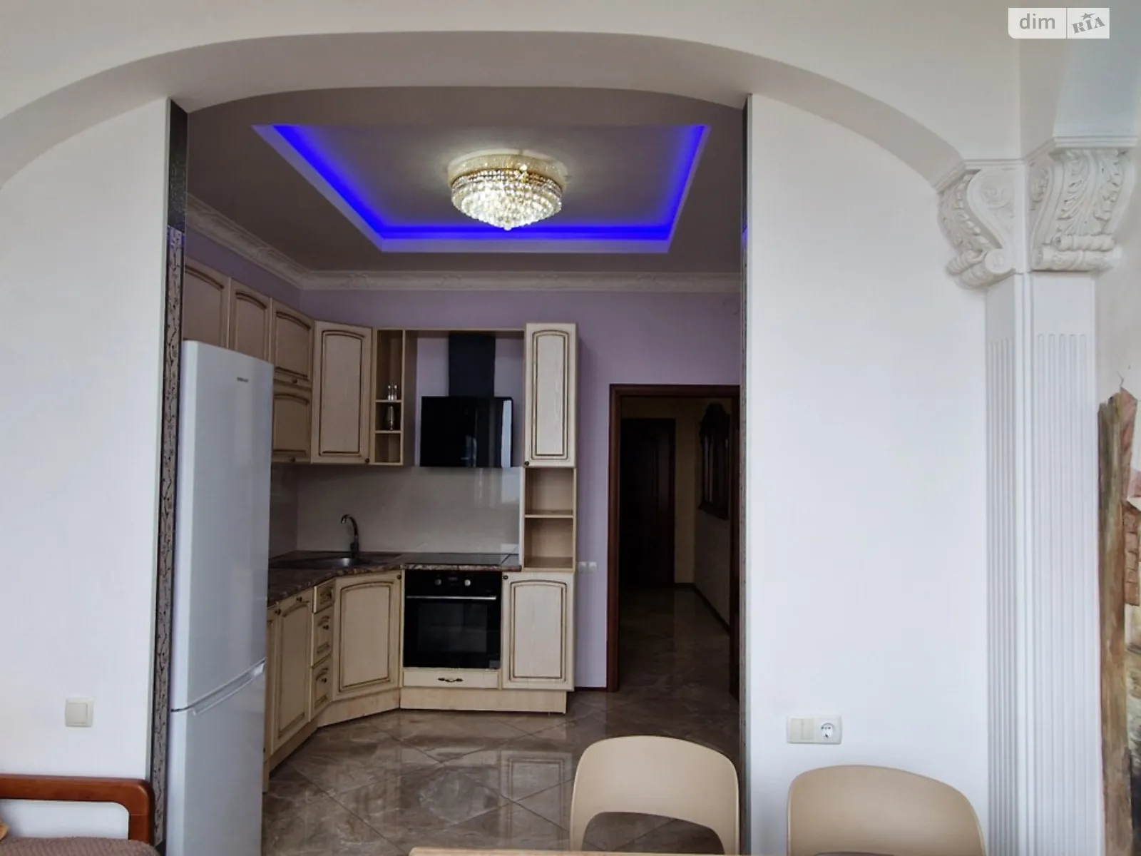 Продается 1-комнатная квартира 67.5 кв. м в Одессе, ул. Литературная, 12А корпус 1 - фото 1