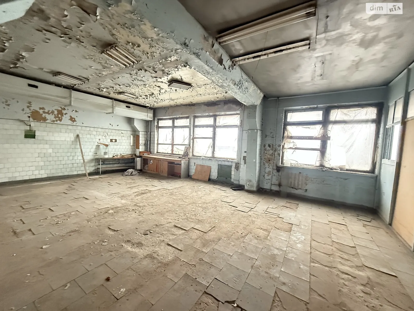 Сдается в аренду помещения свободного назначения 609 кв. м в 2-этажном здании, цена: 18259 грн - фото 1
