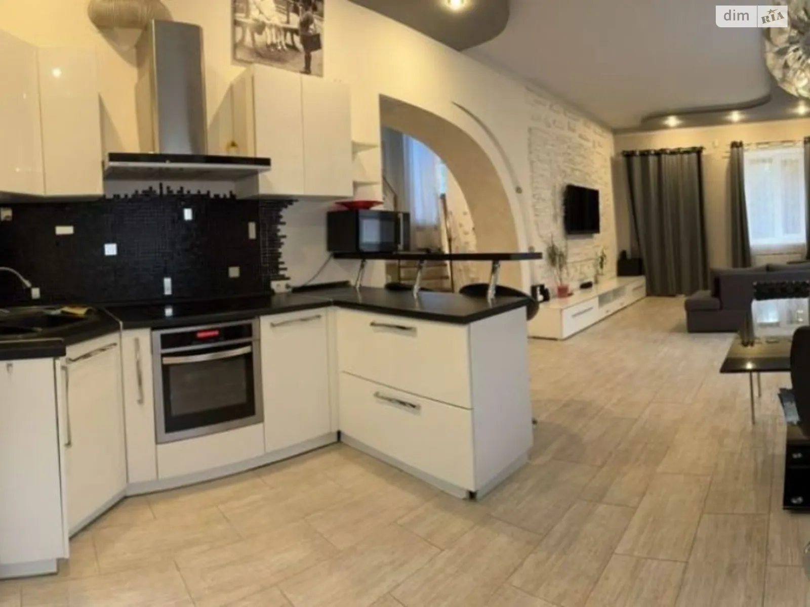 Сдается в аренду дом на 2 этажа 150 кв. м с бассейном, цена: 45000 грн - фото 1