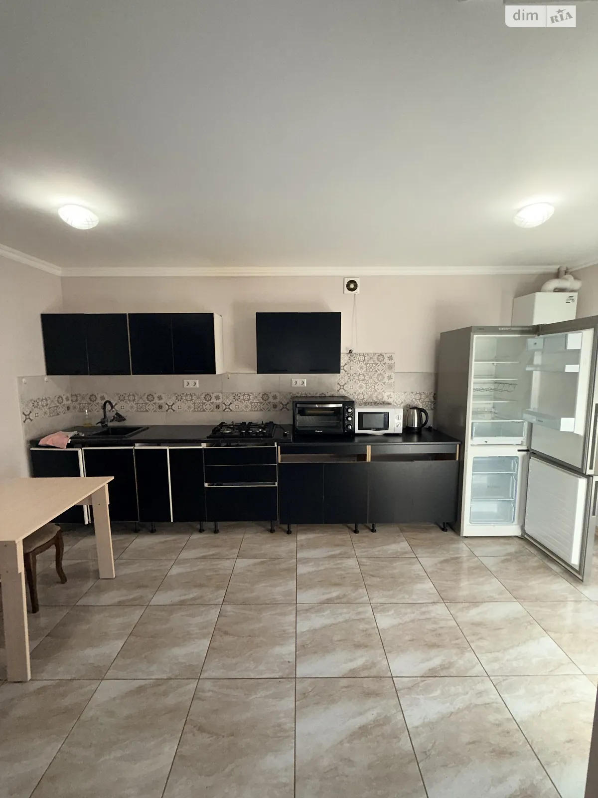 1-кімнатна квартира 50 кв. м у Тернополі, вул. Білогірська - фото 1