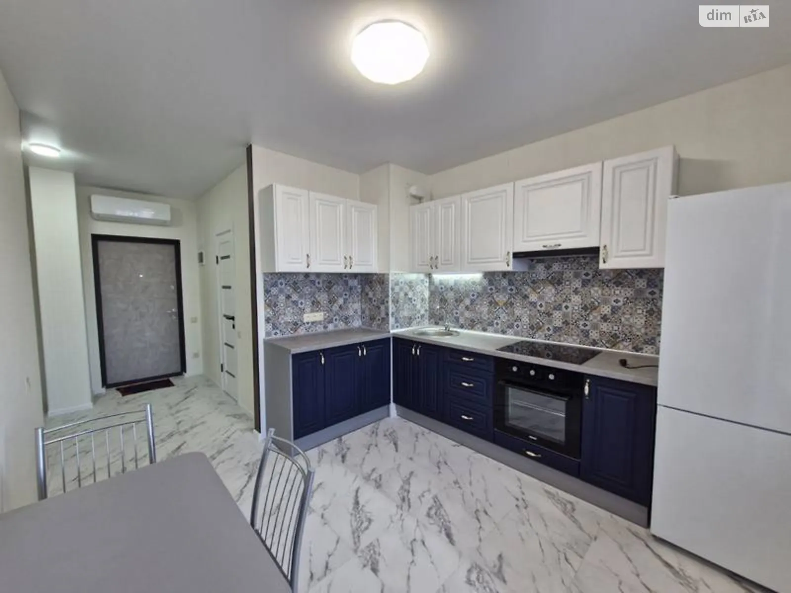 Продається 1-кімнатна квартира 40 кв. м у Лиманці, мас. Радужний, 3 - фото 1