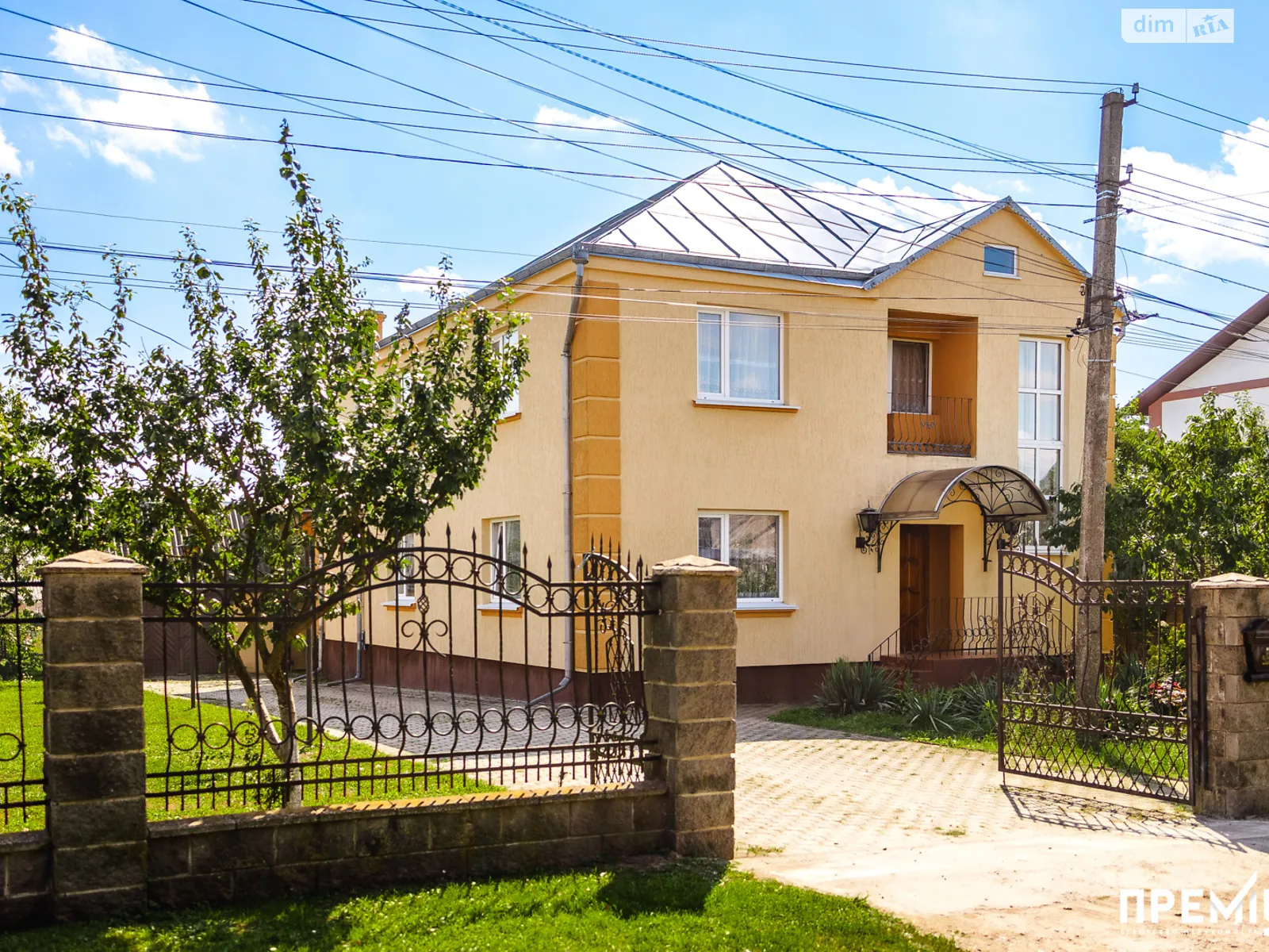 Продается дом на 2 этажа 215 кв. м с баней/сауной, цена: 128000 $ - фото 1