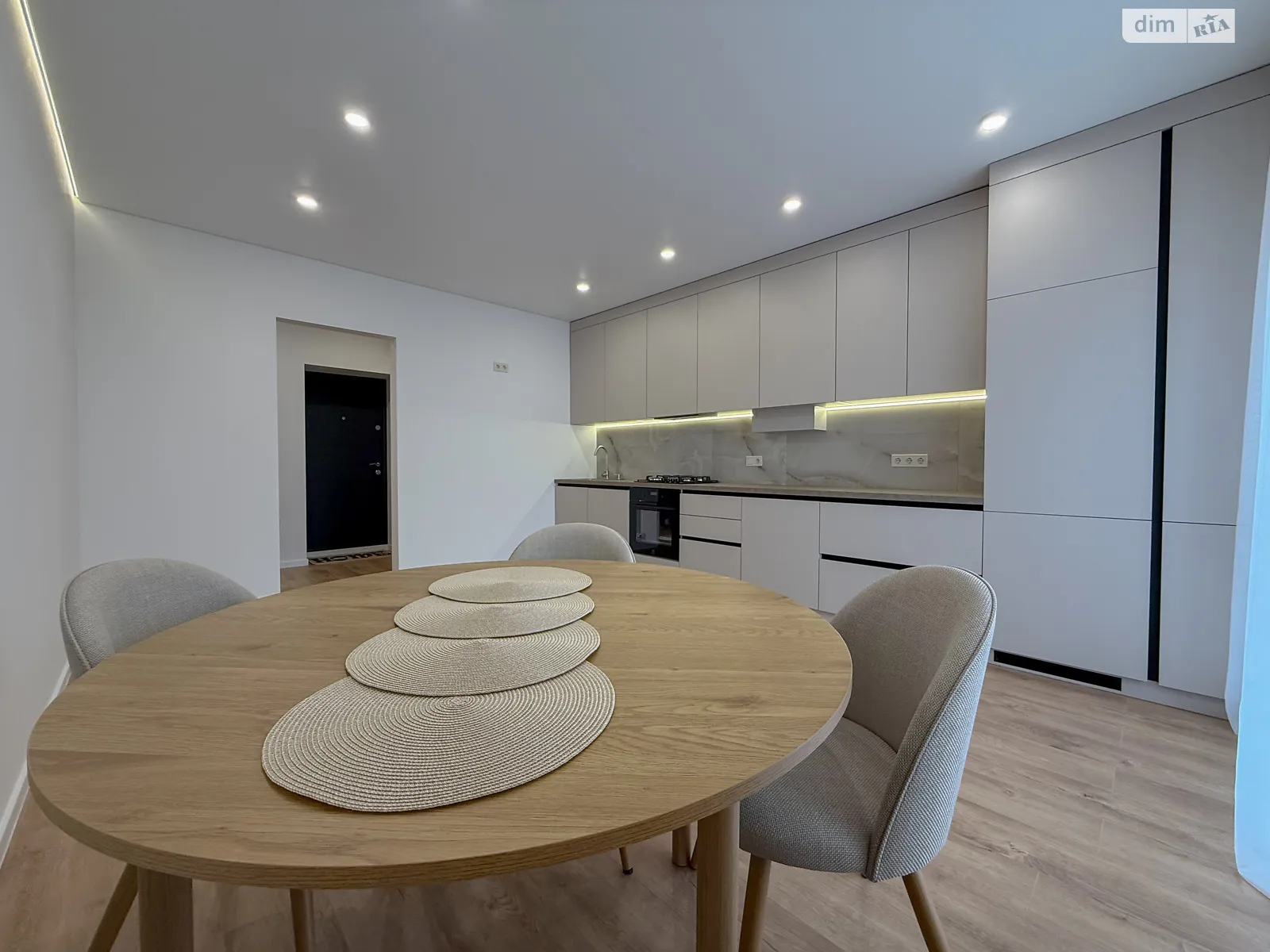 Продается 1-комнатная квартира 47 кв. м в Ровно, ул. Студенческая, 24 - фото 1