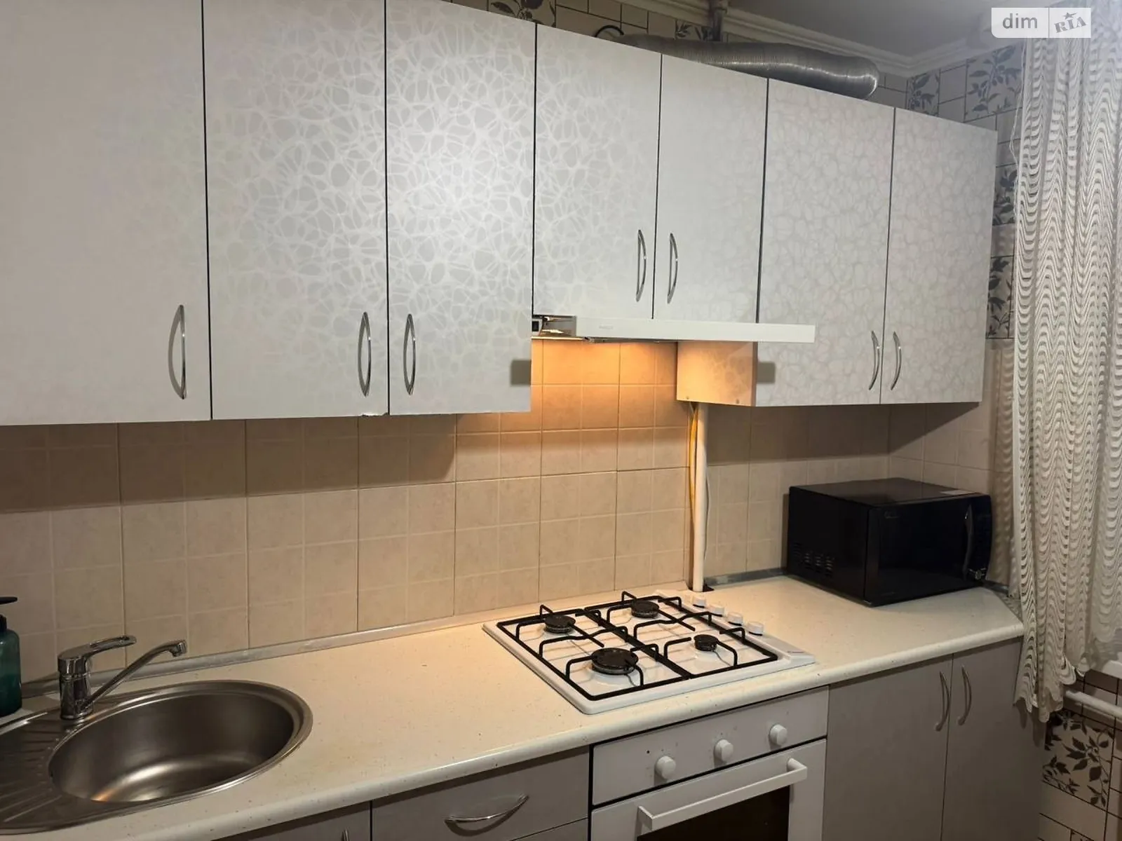 Здається в оренду 2-кімнатна квартира 60 кв. м у Рівному, вул. Соборна, 207 - фото 1