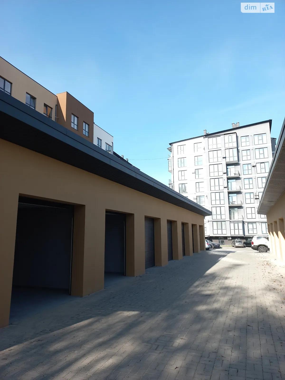 Сдается в аренду отдельно стоящий гараж под легковое авто на 20 кв. м, цена: 6000 грн - фото 1