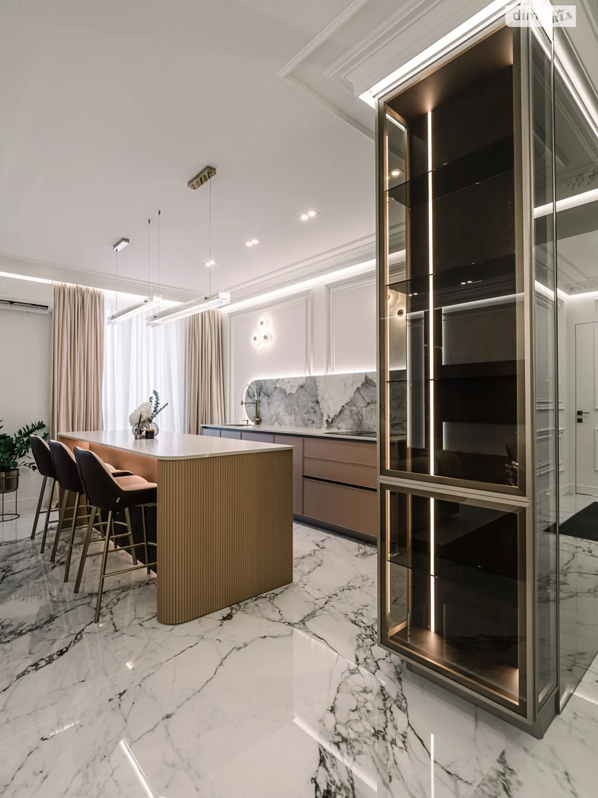 Продається 4-кімнатна квартира 101 кв. м у Минаї, вул. Августина Волошина - фото 1