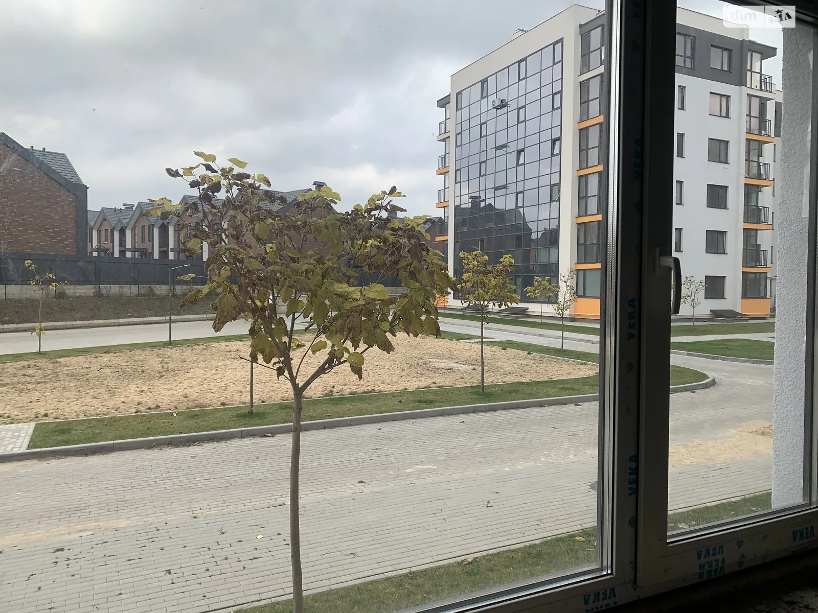 Продается 1-комнатная квартира 43 кв. м в Березиной, ул. Радужная, 105 - фото 1