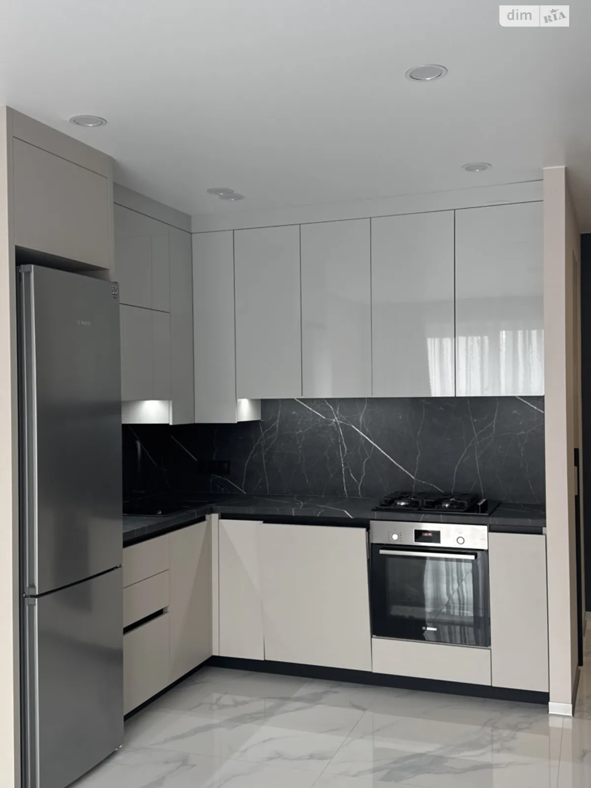 Продается 1-комнатная квартира 45 кв. м в Ровно, ул. Студенческая, 24 - фото 1