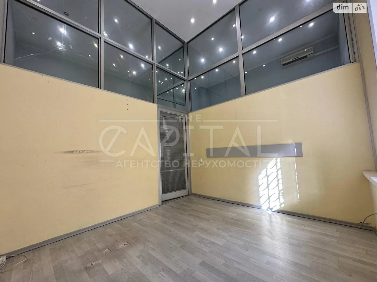 Сдается в аренду офис 87 кв. м в бизнес-центре, цена: 1000 $ - фото 1