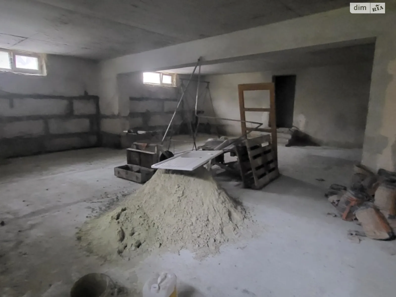 Продается помещения свободного назначения 186 кв. м в 5-этажном здании, цена: 75600 $ - фото 1