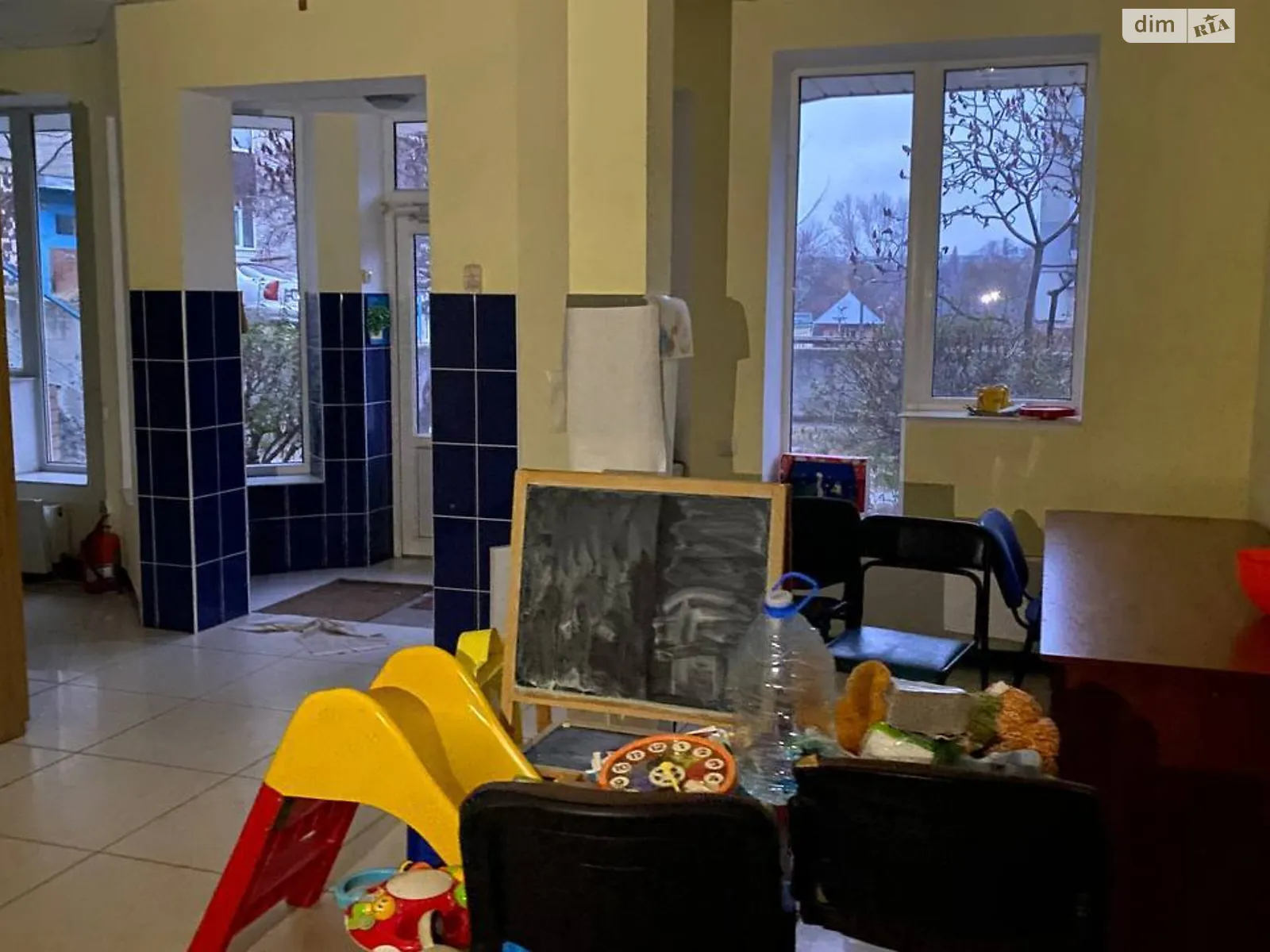 Сдается в аренду помещения свободного назначения 61.5 кв. м в 1-этажном здании, цена: 17000 грн - фото 1