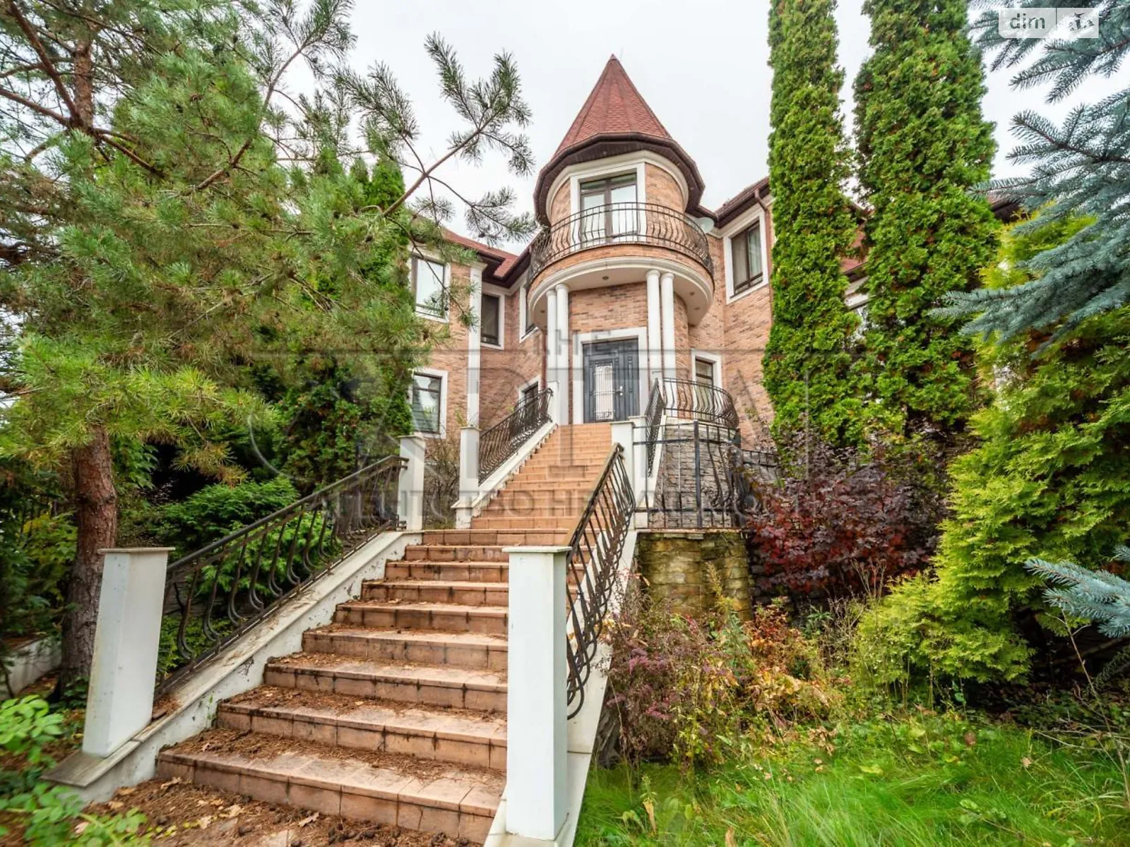 Сдается в аренду дом на 3 этажа 620 кв. м с садом, цена: 10000 $ - фото 1