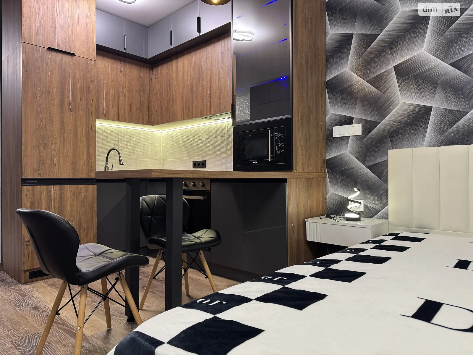 Продается 1-комнатная квартира 28.4 кв. м в Ивано-Франковске, ул. Левицкого Романа, 10 - фото 1