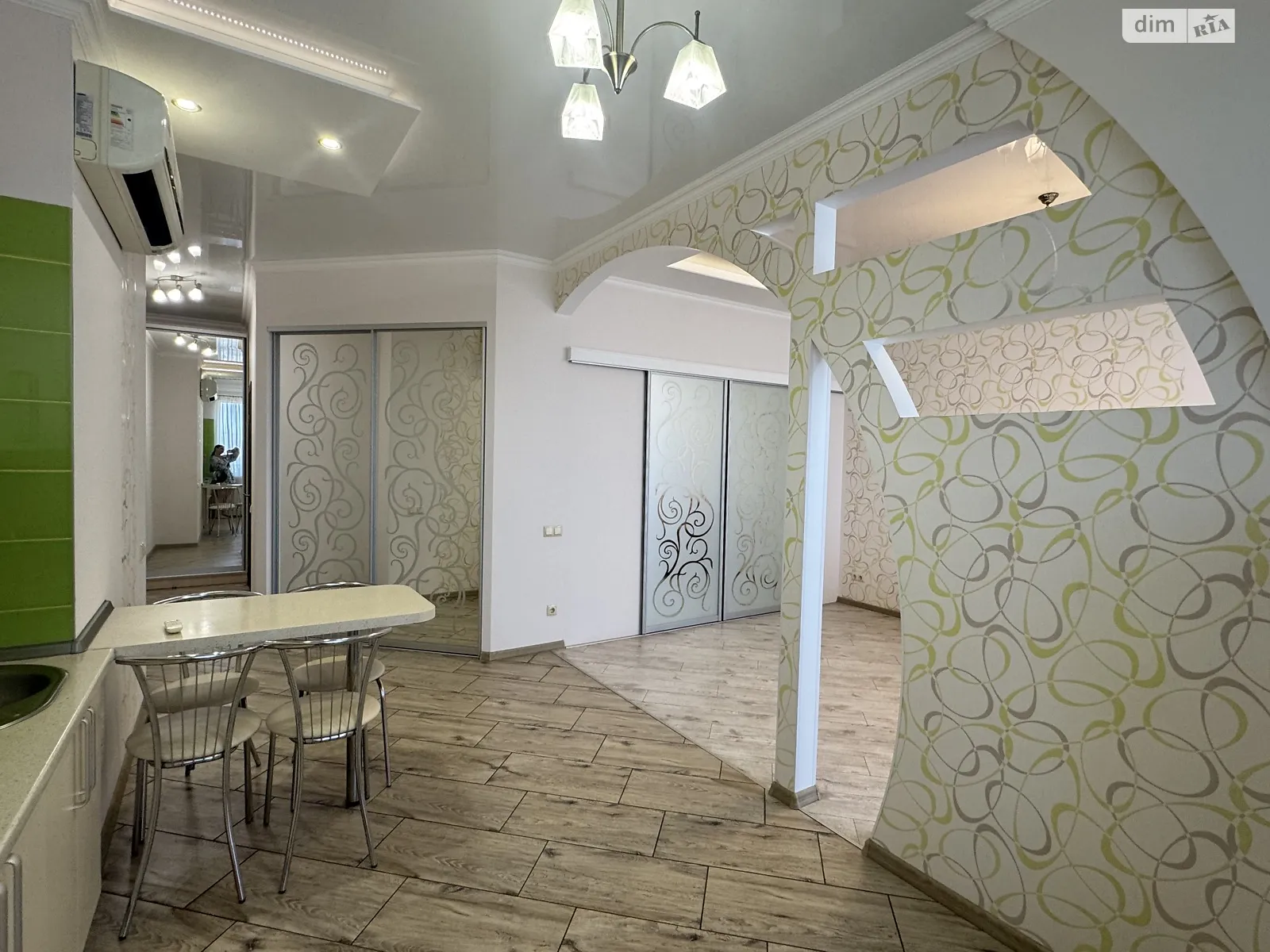 Продается 1-комнатная квартира 55.6 кв. м в Лиманке, ул. Жемчужная, 1 - фото 1